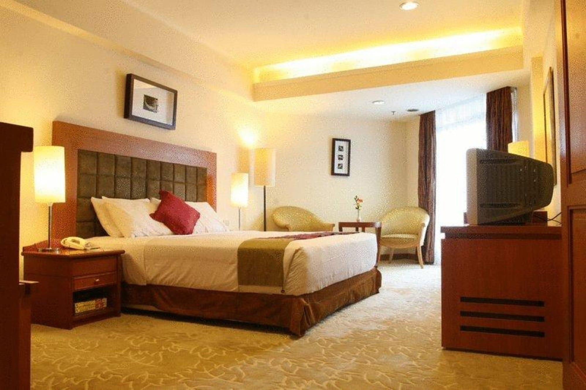 Hotel Bidakara Giacarta Esterno foto