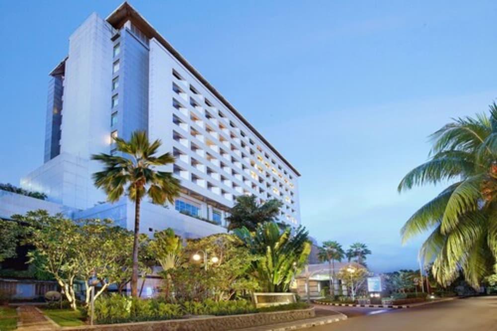 Hotel Bidakara Giacarta Esterno foto
