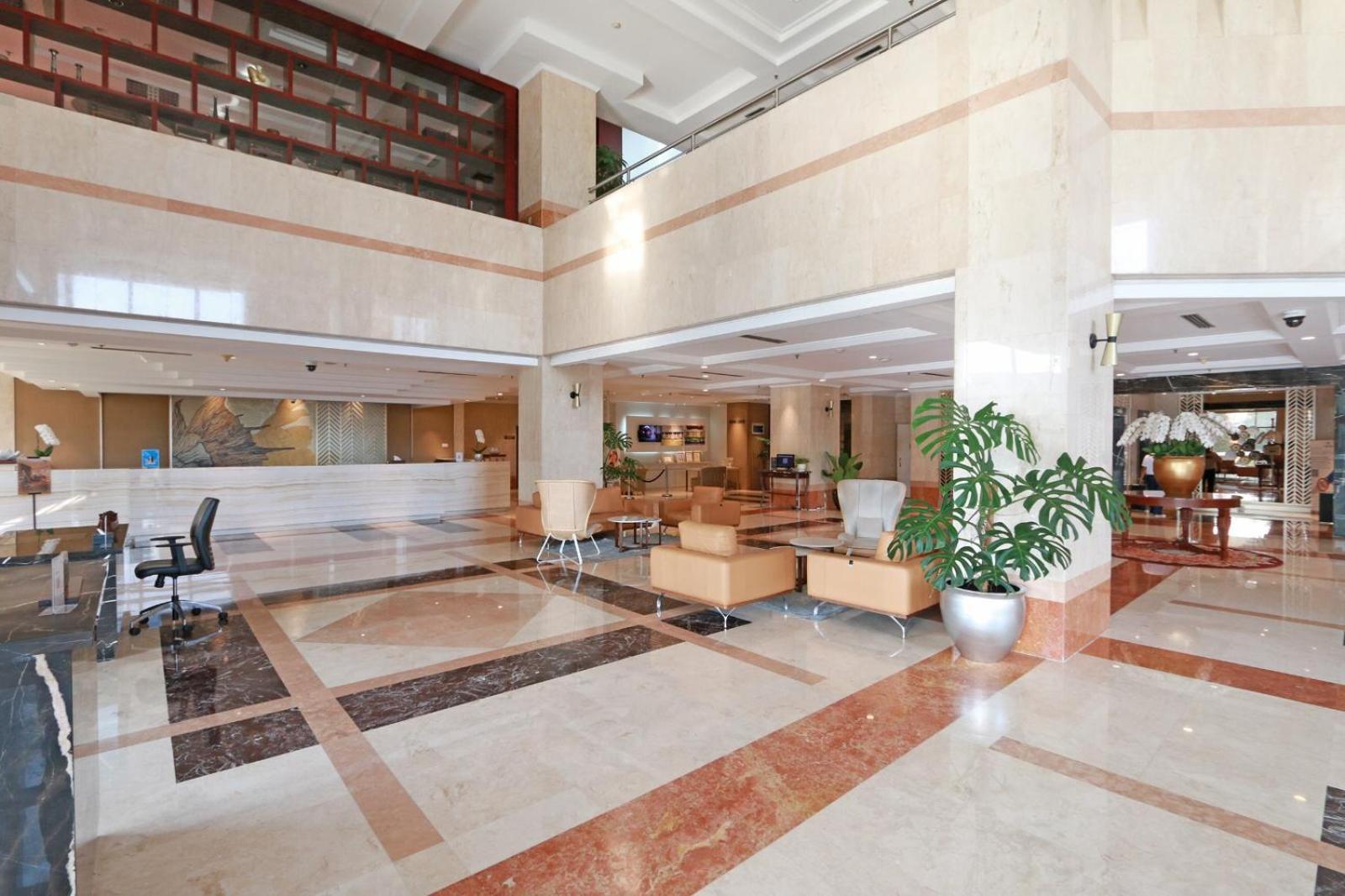 Hotel Bidakara Giacarta Esterno foto