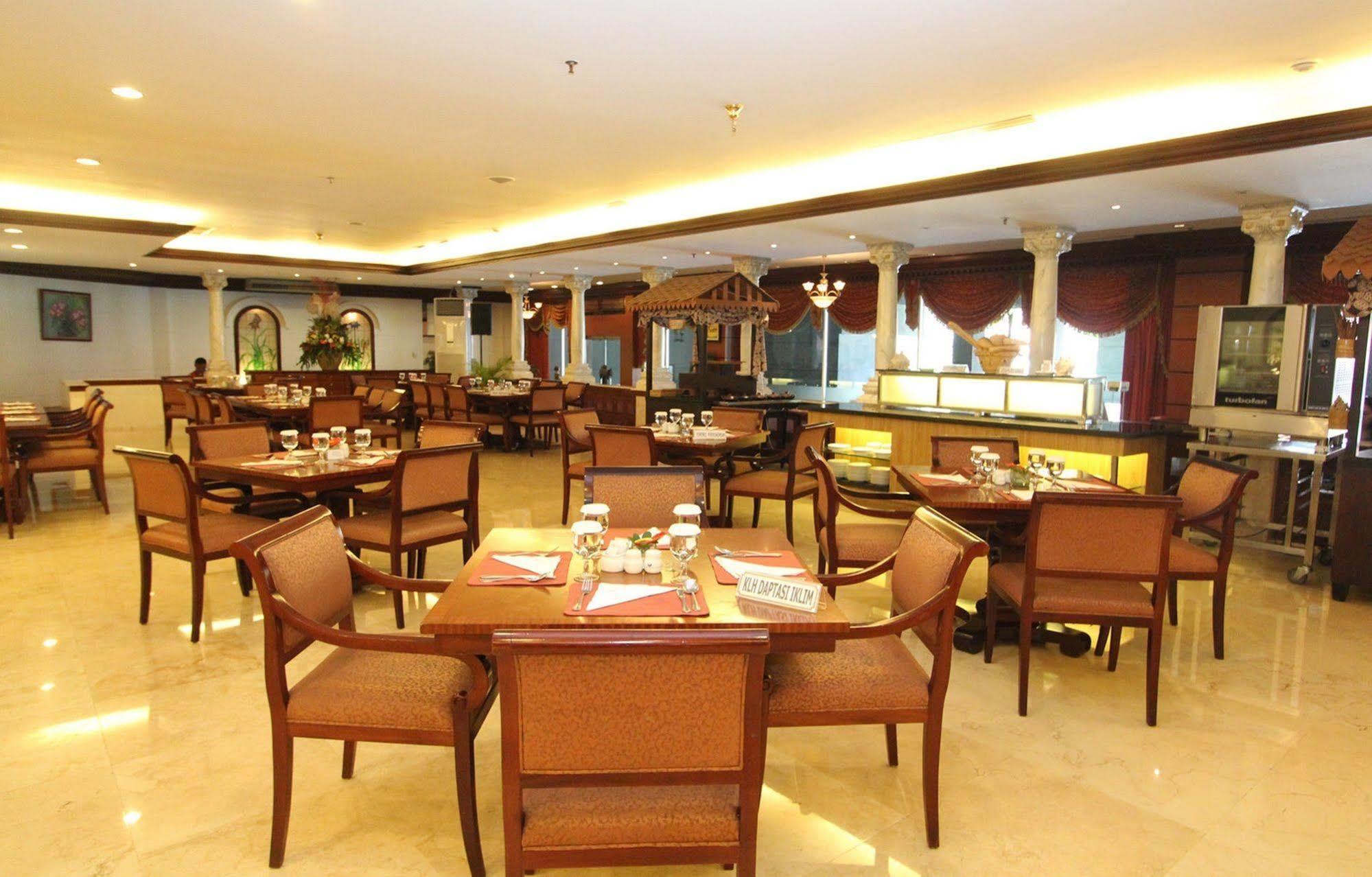 Hotel Bidakara Giacarta Esterno foto