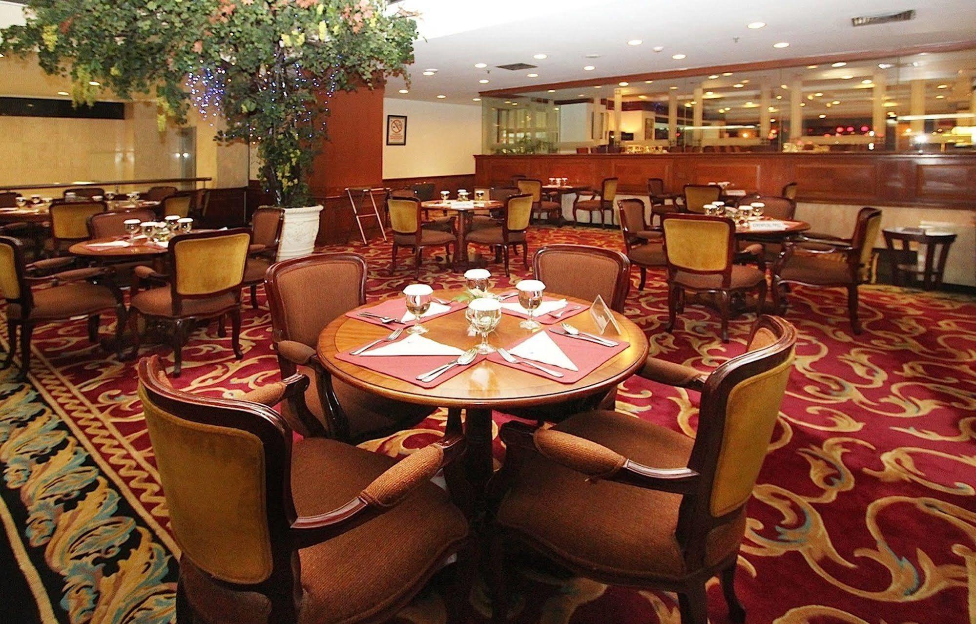 Hotel Bidakara Giacarta Esterno foto