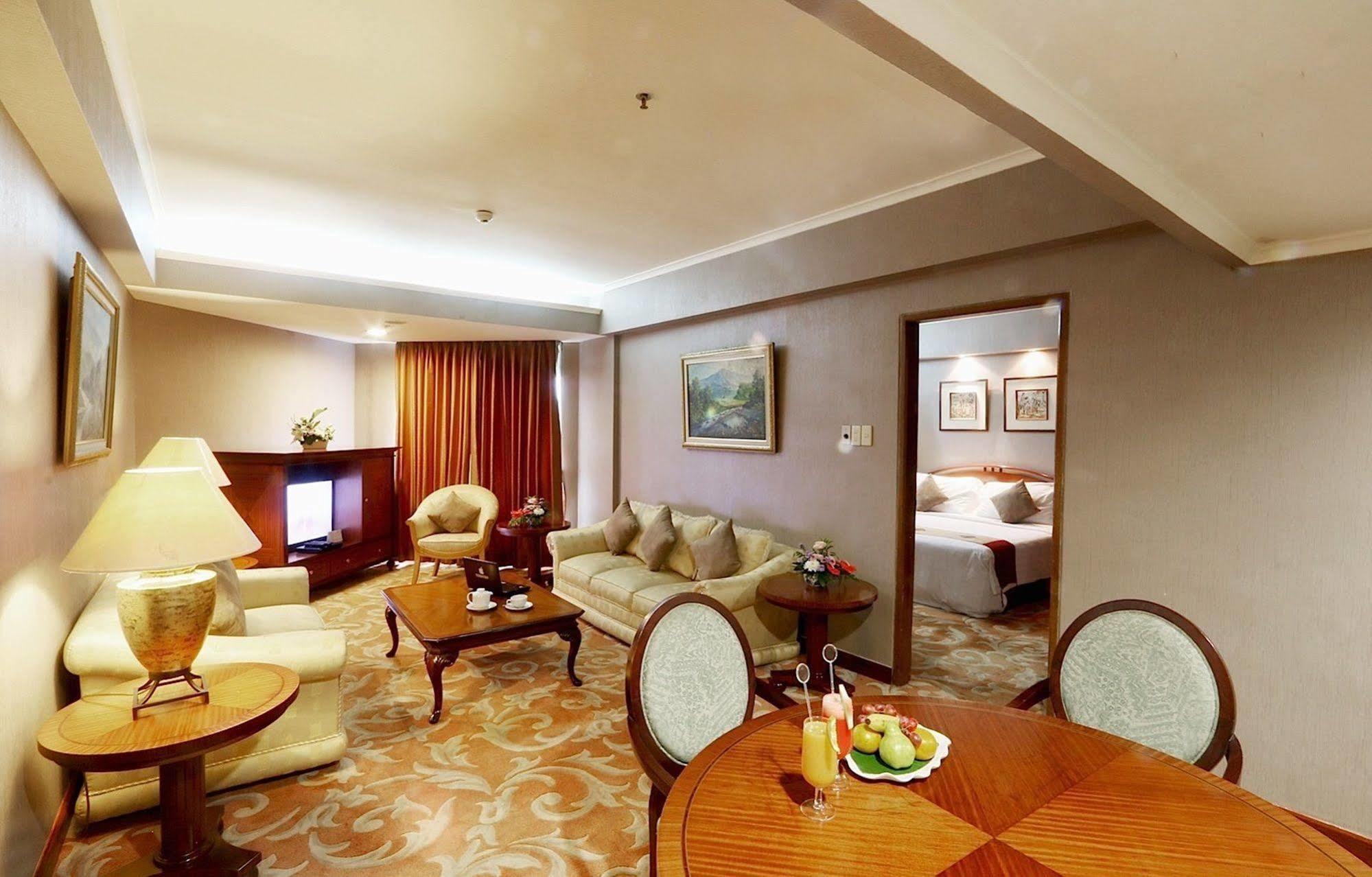 Hotel Bidakara Giacarta Esterno foto