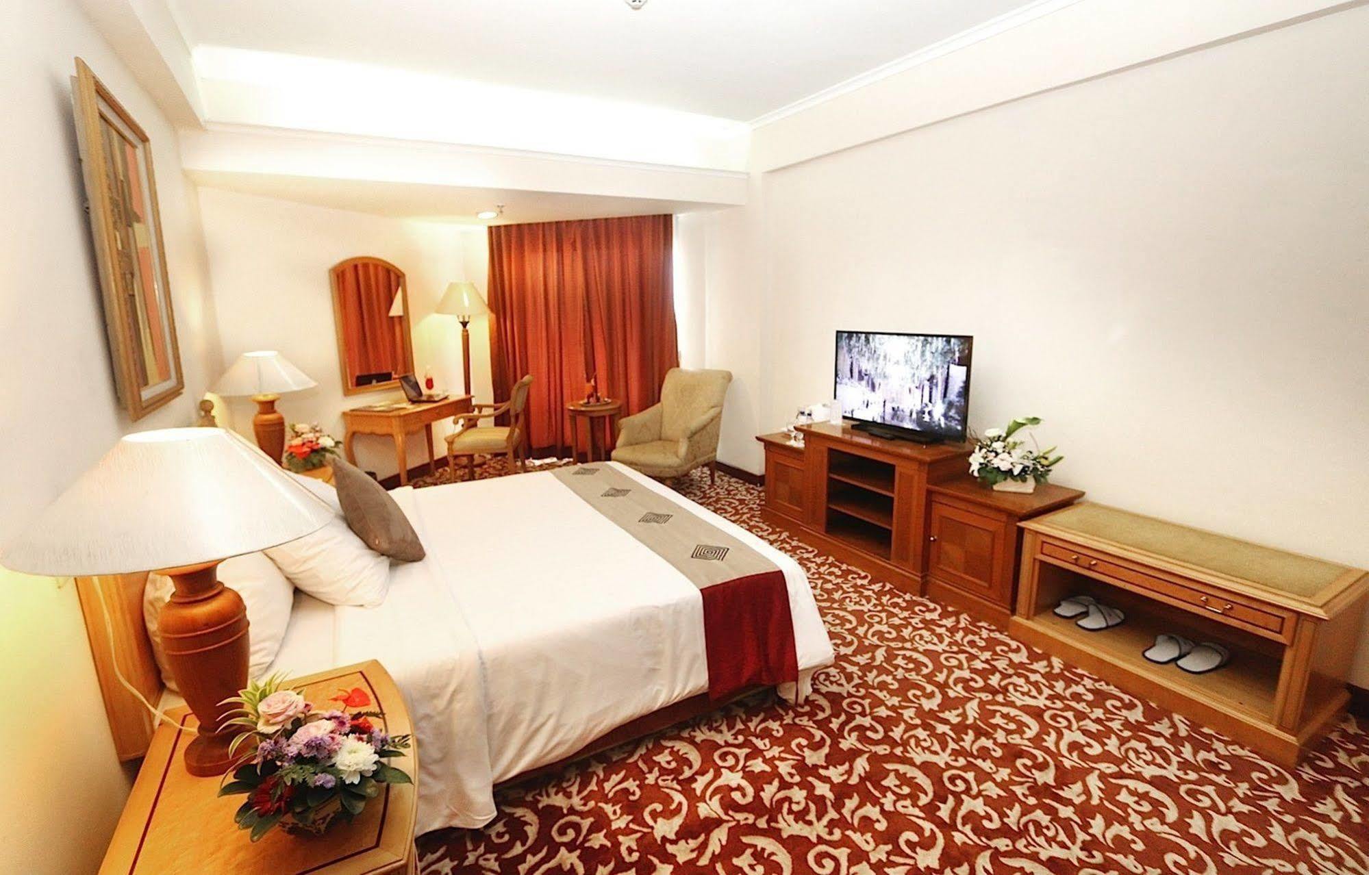 Hotel Bidakara Giacarta Esterno foto
