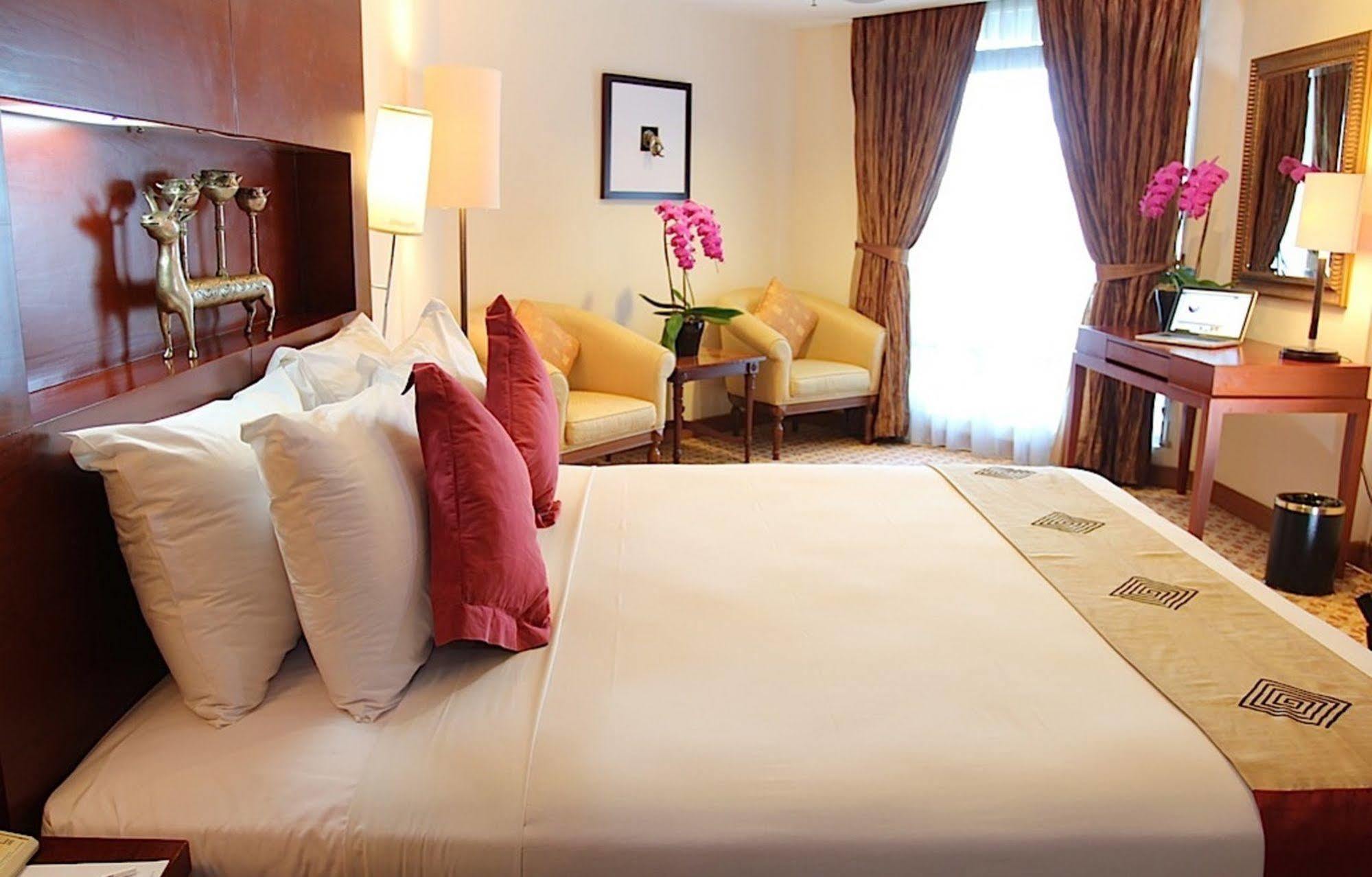 Hotel Bidakara Giacarta Esterno foto