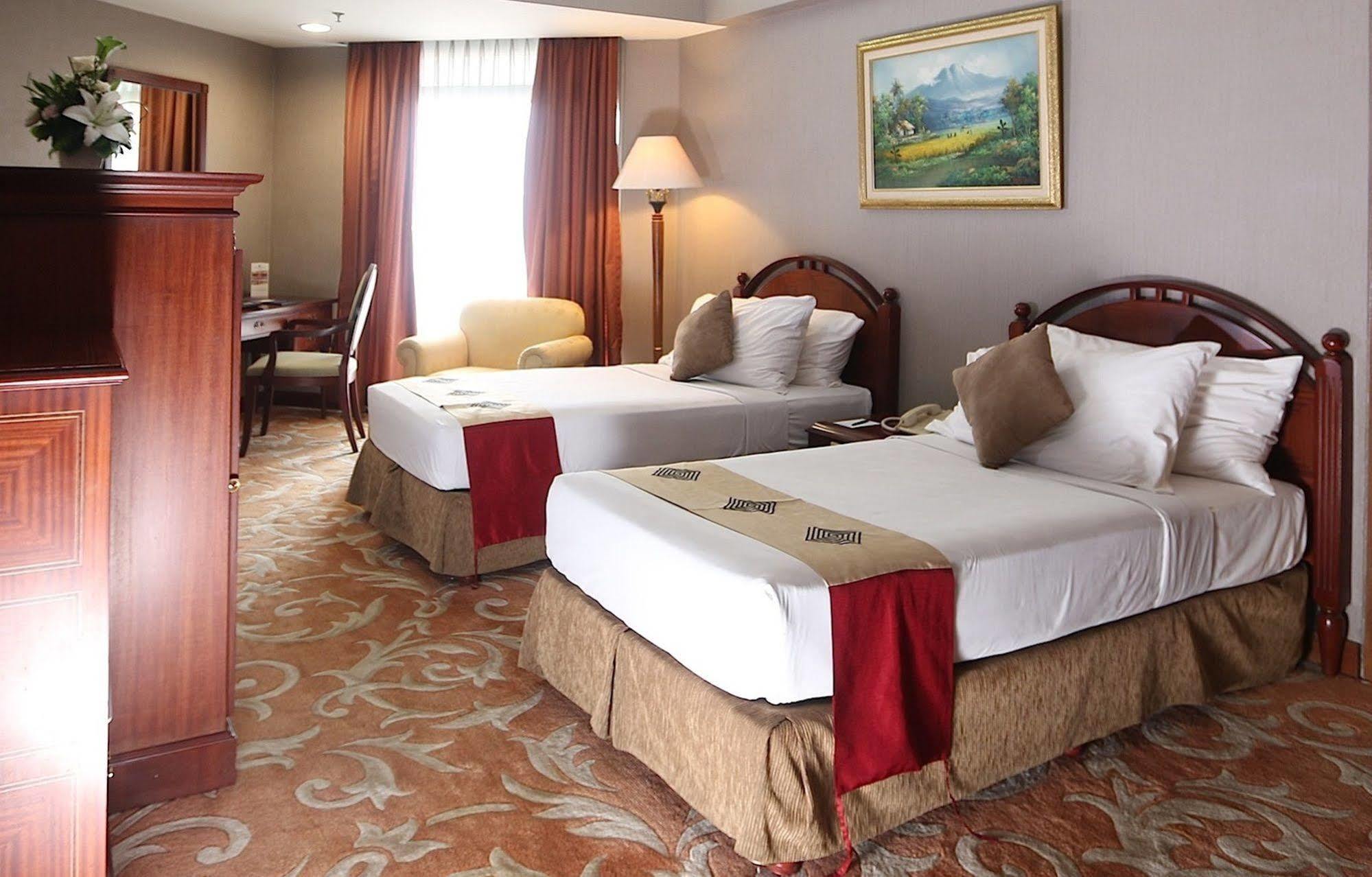 Hotel Bidakara Giacarta Esterno foto