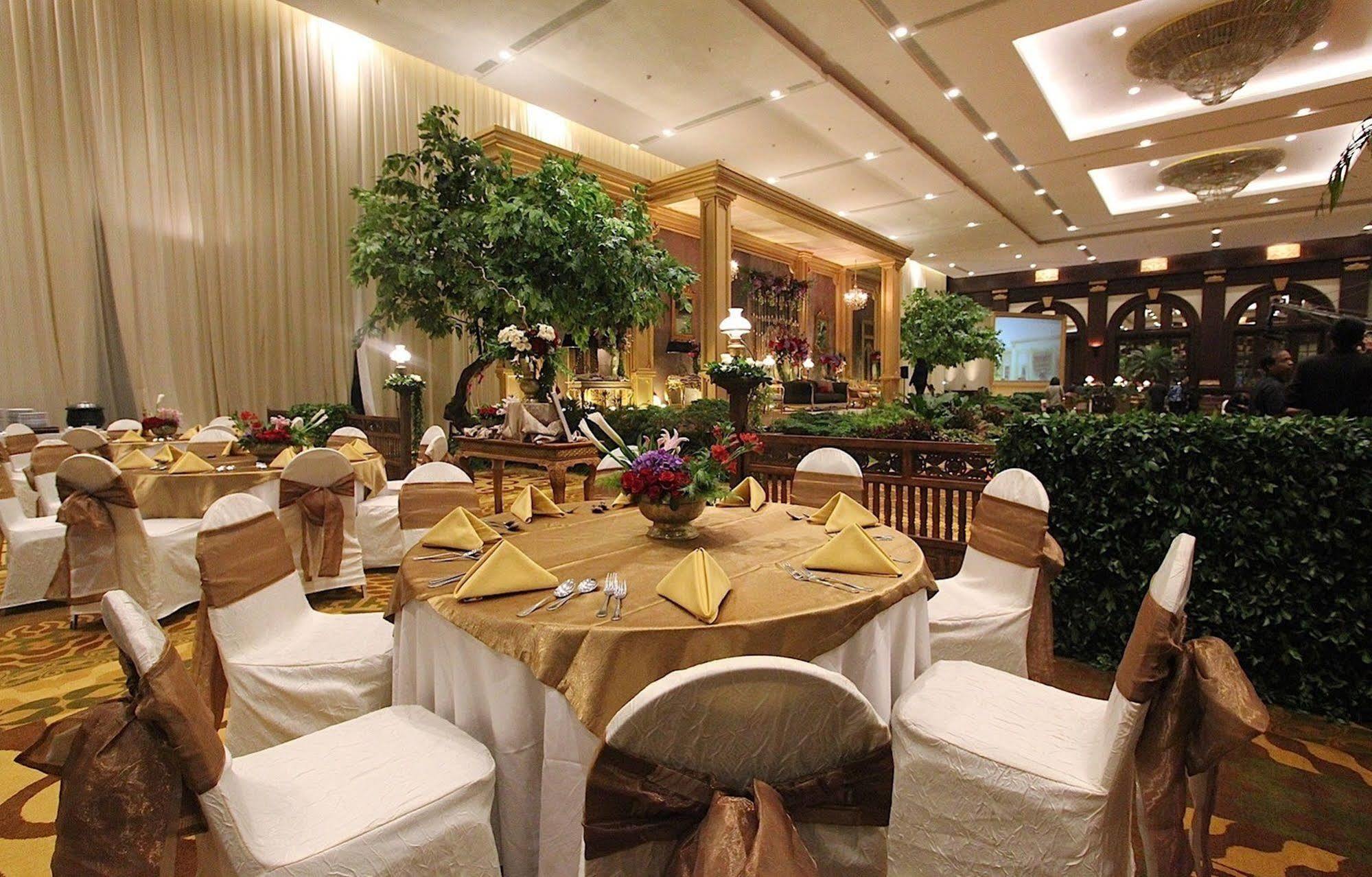 Hotel Bidakara Giacarta Esterno foto